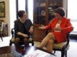 elena kagan does not cross legs