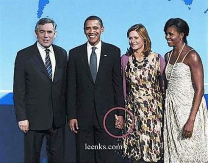 obama-holding-hands