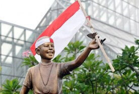obama statue indonesia